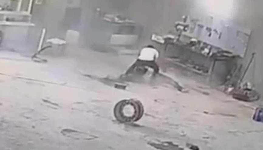 Iğdırda feci ölüm Hava basılan lastik patladı