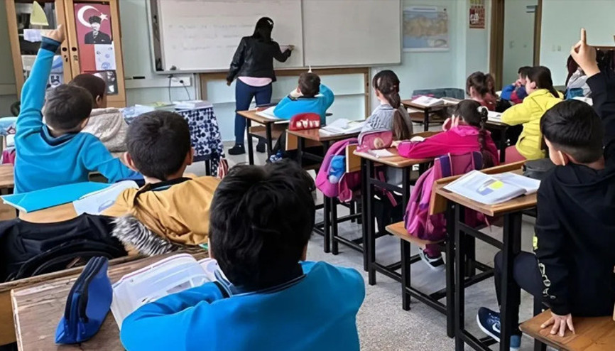 Okullardaki serbest kıyafet uygulaması sona eriyor... Karar sonrası vatandaşlardan teşekkür mesajı