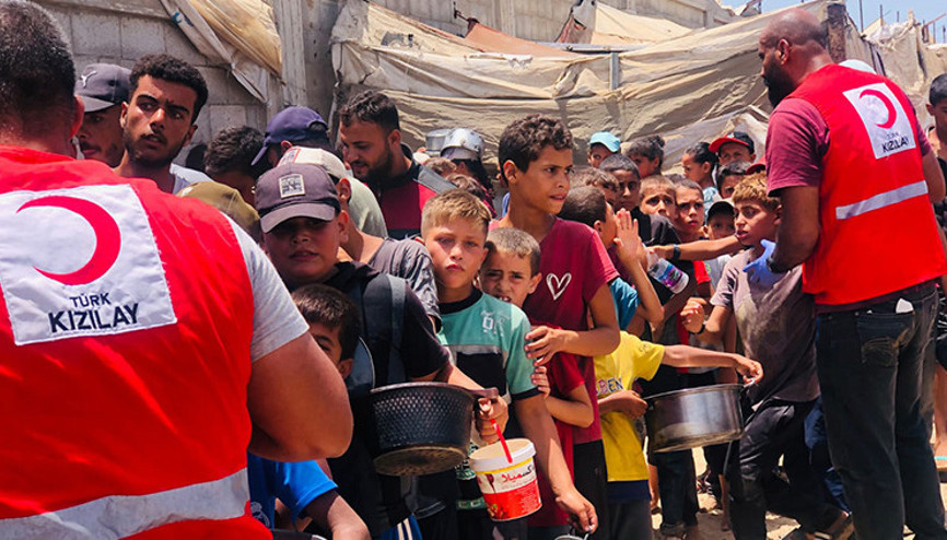 Türk Kızılayın yardım TIRları Refahtan Gazzeye giriş yapmaya başladı