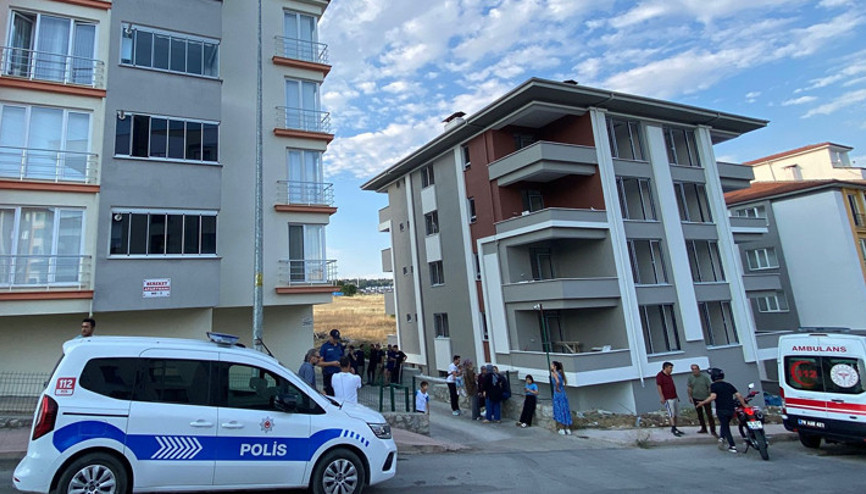 Karabükte boşanma aşamasındaki çift, yangın çıkan evde ölü bulunmuştu Cezaevinden izinli çıkıp evi ateşe vermiş