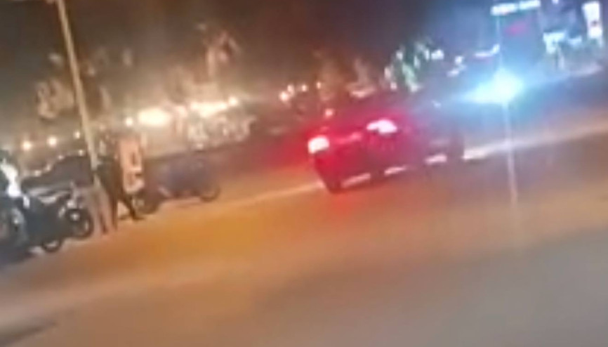 Drift yapıp, kendisini uyaranları bıçakla tehdit etti Polisten kaçarken dere yatağına düştü