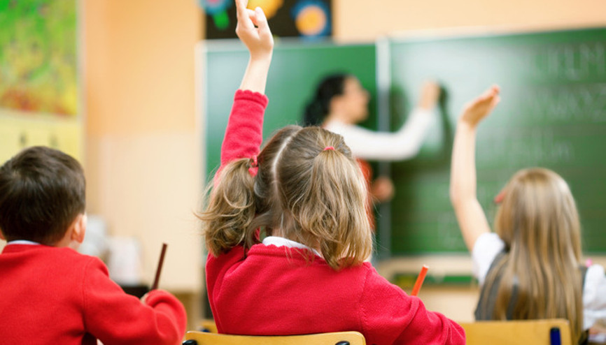 Okul kıyafetleri yönetmeliği değişiyor Okullarda serbest kıyafet yerine tek tip forma mı giyilecek