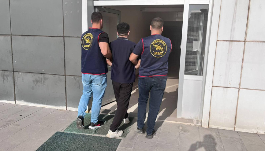 Bingöl’de 4 yıl 2 ay hapisle aranan firari hükümlü yakalandı Bingöl’de 4 yıl 2 ay hapisle aranan firari hükümlü yakalandı
