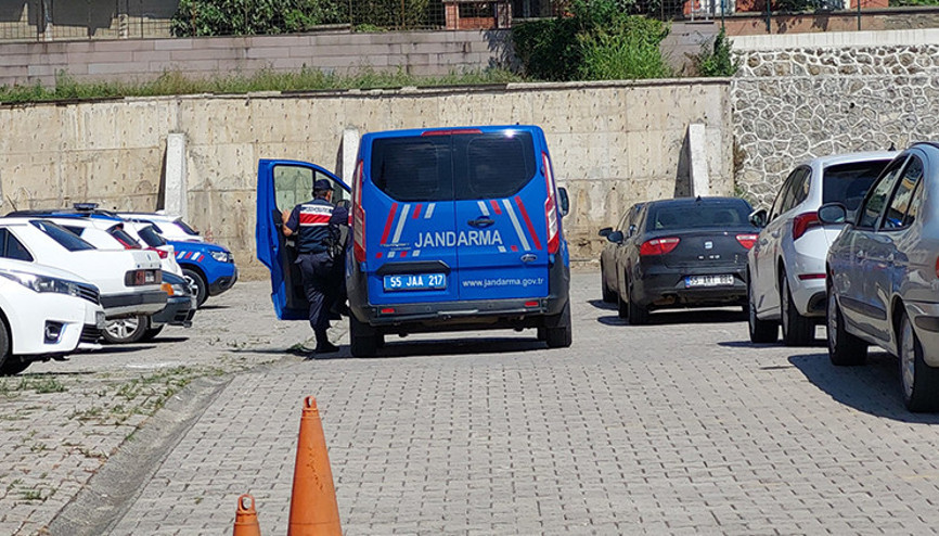 Vahşet evi 2 arkadaşını öldürüp polise teslim oldu