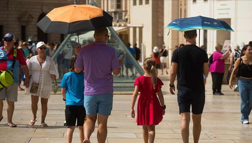 Aşırı sıcaklar bir ayda 1060 kişiyi öldürdü