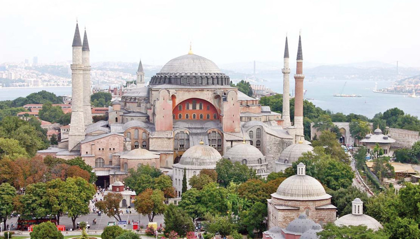 Ayasofya’da kundaklama girişimi… Vandal tutuklandı