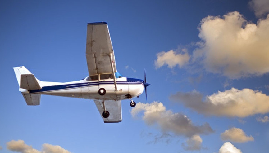 Cezayirde küçük uçak düştü: 4 ölü