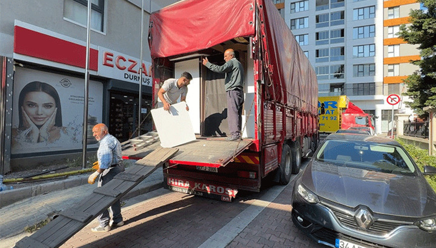 Tahliye davasını kaybedince olan oldu... Öğrenci yurdundaki eşyaları kaçırmaya çalıştılar