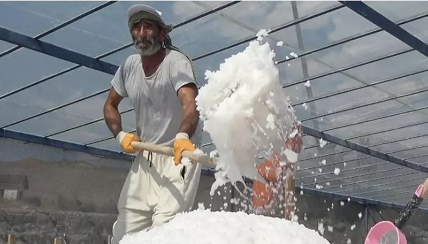Erzincan’da asırlık geleneklerle tuz üretimi