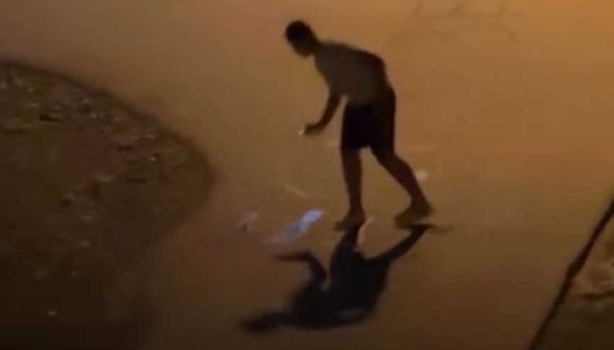 Bursada sevgilisinin evinin önüne suyla özür mesajı yazdı... Mahalleli benzin sanıp polisi aradı