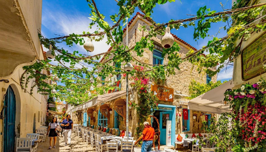 Tüketen değil katılan ve sahip çıkan olalım