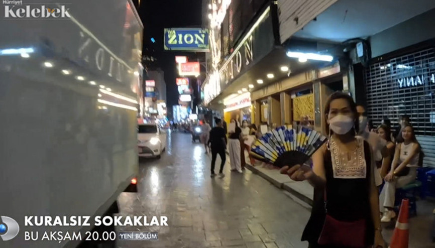 Kuralsız Sokaklar akşamı