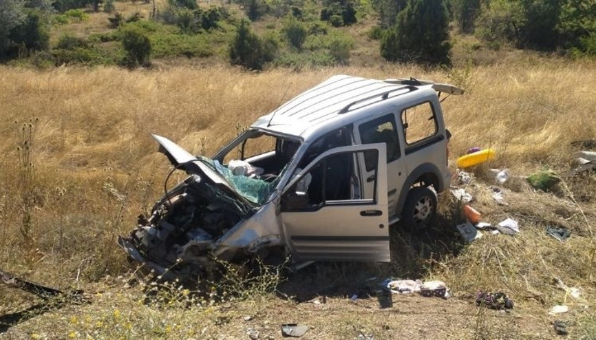 Feci kaza Takla atan araçta 2 kişi öldü, 3 kişi yaralandı
