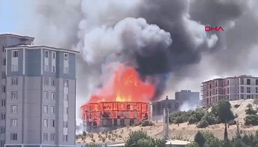 Kahramanmaraş’ta lojman inşaatında yangın