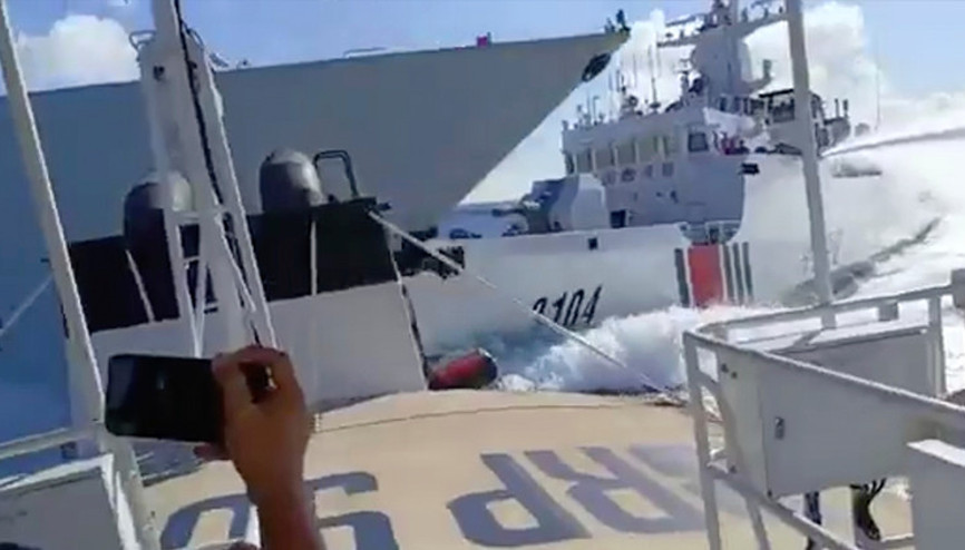 Pasifikte Çin gemileri çarpıştı