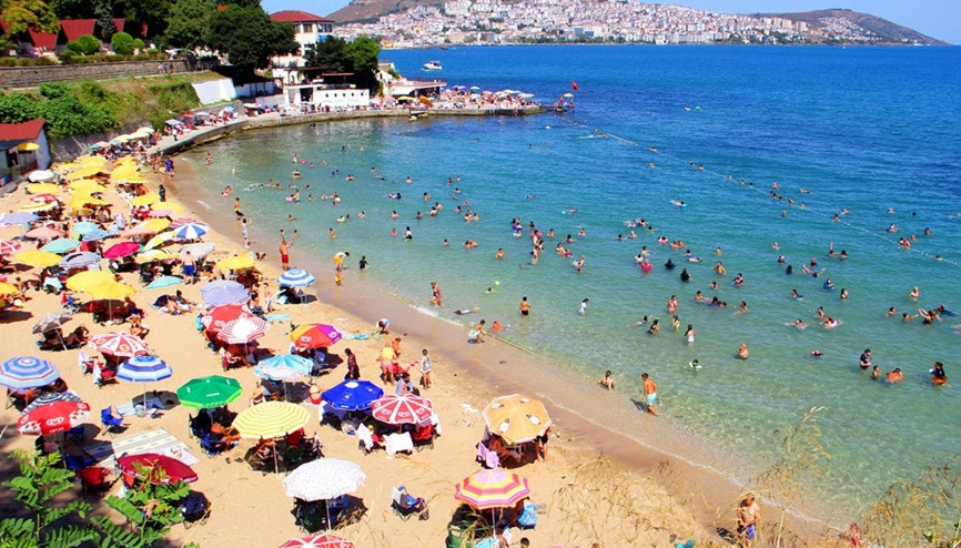 Mutlu insanların kenti, deniziyle tatilcileri de mutlu ediyor