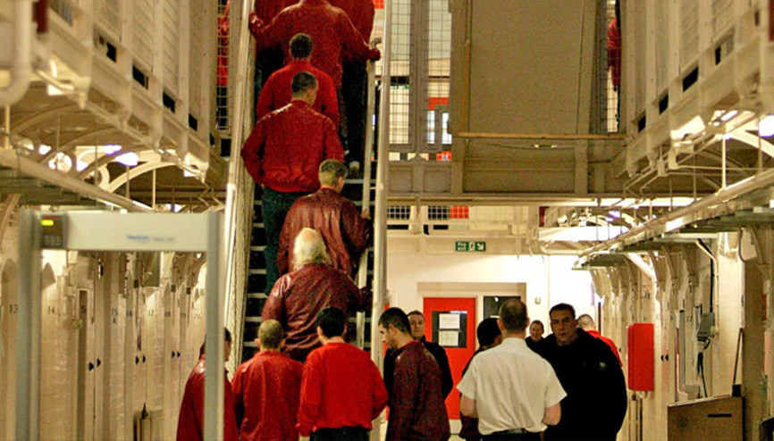 İngiltere’de yabancı suçluların ülke dışına gönderilmesi planlanıyor