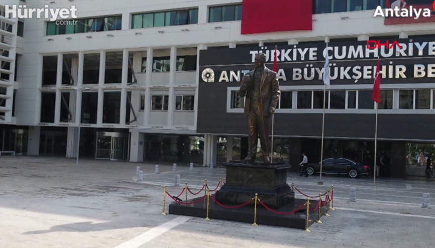 Antalya Büyükşehir Belediyesine rüşvet operasyonu: 17 şüpheli gözaltında