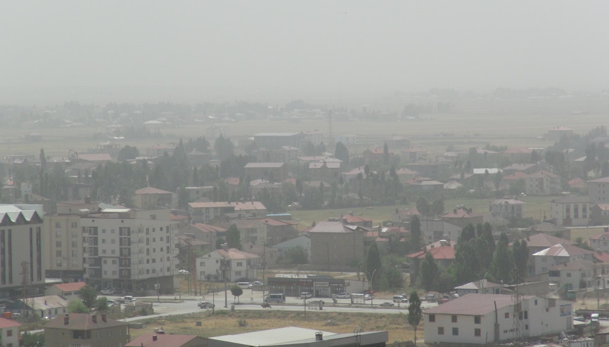 Toz taşınımı hayatı olumsuz etkiledi Toz taşınımı hayatı olumsuz etkiledi