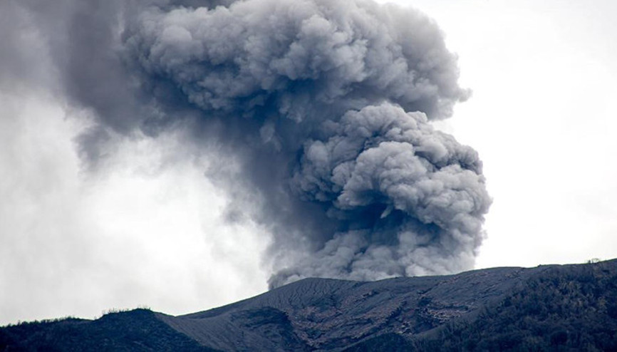 Marapi Yanardağı yeniden aktif hale geldi: 3 kilometrelik alana giriş yasağı