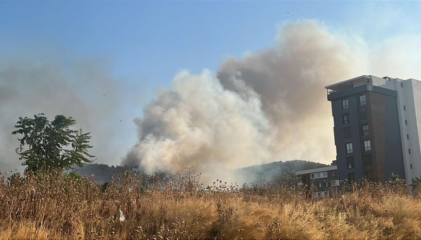 İzmir orman yangını son dakika gelişmeleri 2025 | İzmir Karaburun yangınları söndürüldü mü, kontrol altına alındı mı Bucada alevler ormana sıçradı Buca nerede, İzmir ile arasında kaç km var