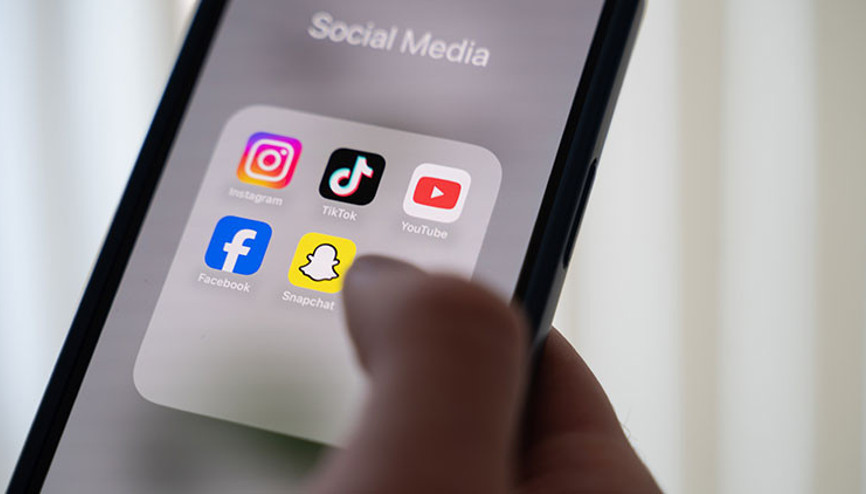 Cem Özdemir, 16 yaş altına TikTok ve Instagramın yasaklanmasını önerdi