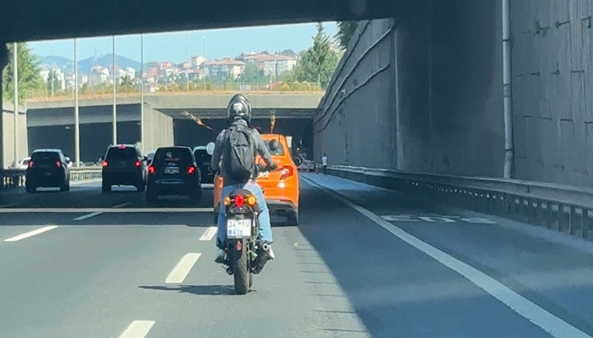 Beşiktaşta emniyet şeridinde duran araca çarpan motosikletli öldü Beşiktaşta emniyet şeridinde duran araca çarpan motosikletli öldü