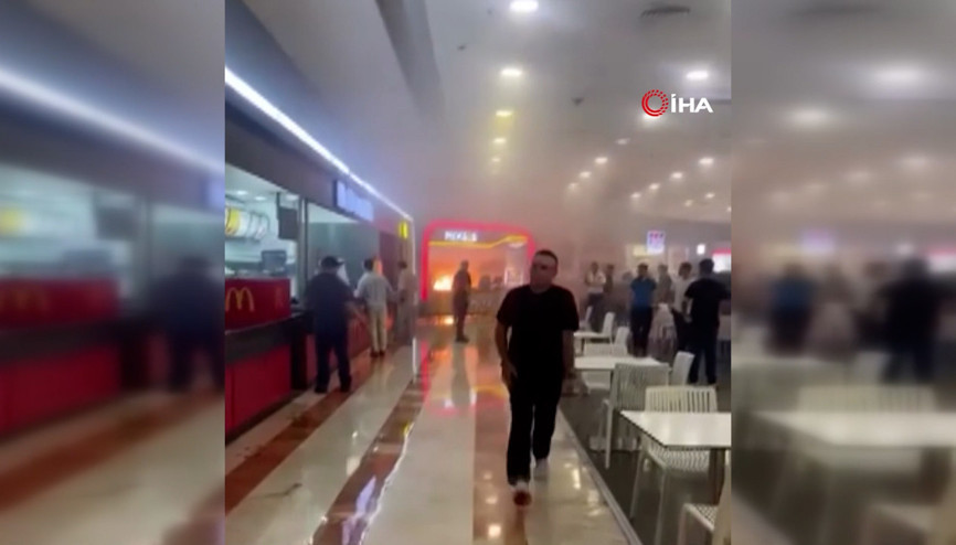 Beylikdüzü’nde AVMde yangın paniği kamerada