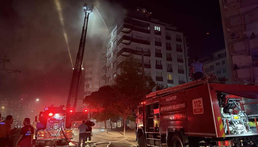 Gaziantepte 7 katlı binada yangın paniği