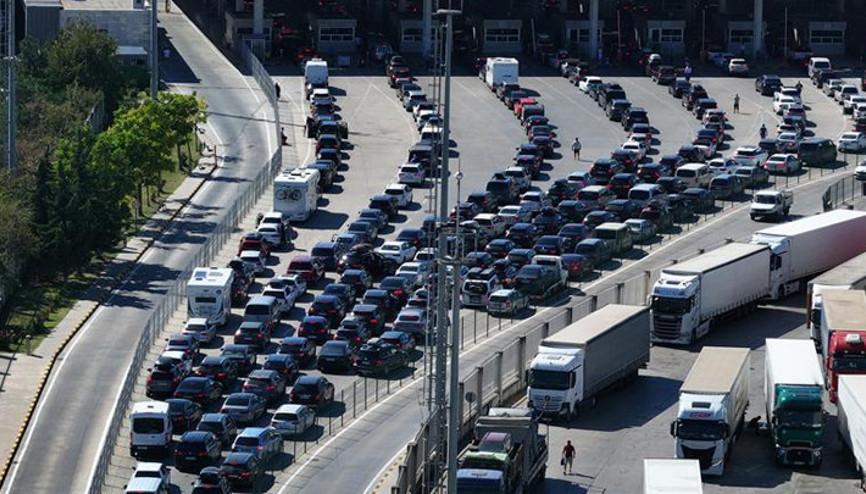 Gurbetçilerin dönüş yolculuğu sürüyor... Dönerken burukluk yaşıyoruz
