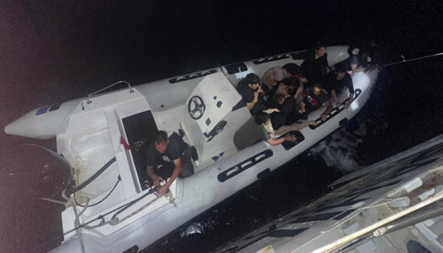 Didim açıklarında 7si çocuk 15 düzensiz göçmen kurtarıldı