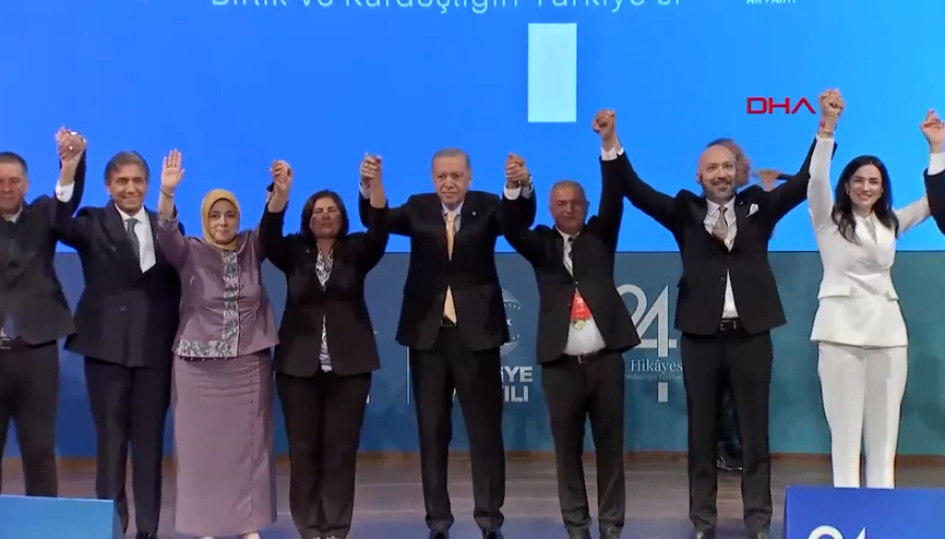 CHPden istifa eden Özlem Çerçioğlu AK Parti’de: Alnım ak başım dik CHPden istifa eden Özlem Çerçioğlu AK Parti’de: Alnım ak başım dik
