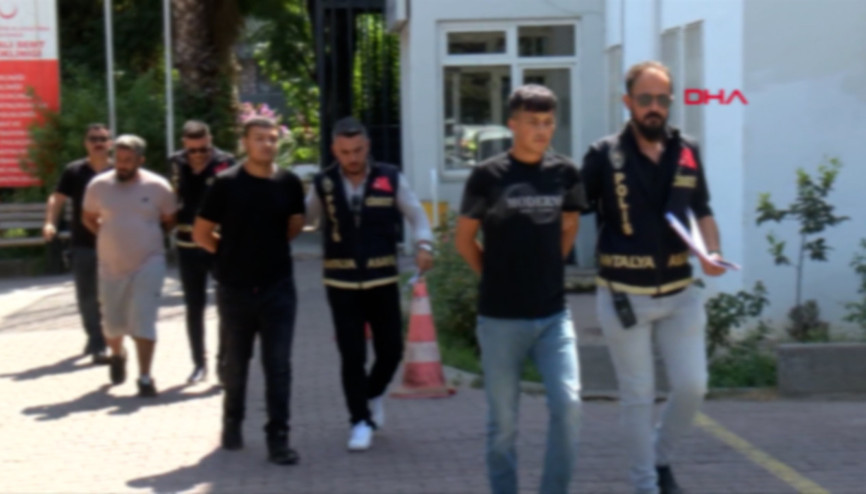 Düğünde karşılaştığı eşinin eski nişanlısını öldürdü