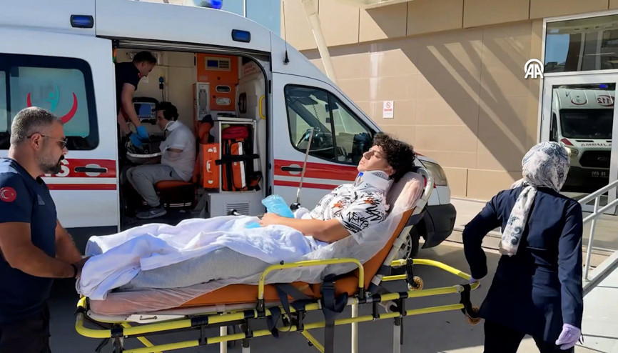 İki otomobilin çarpıştığı kazada 3 kişi öldü, 6 kişi yaralandı