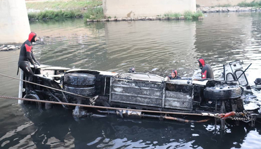 Cezayirde otobüs nehre düştü: 18 kişi hayatını kaybetti