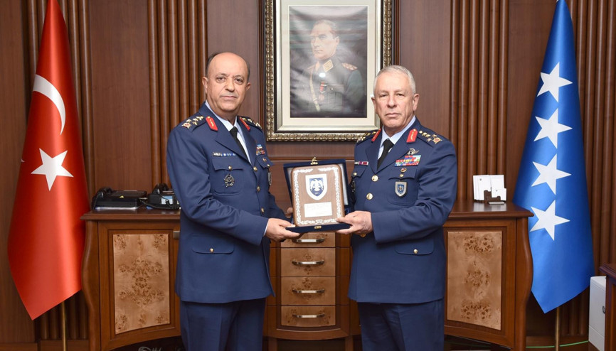 Muharip Hava Kuvveti Komutanlığında devir teslim töreni