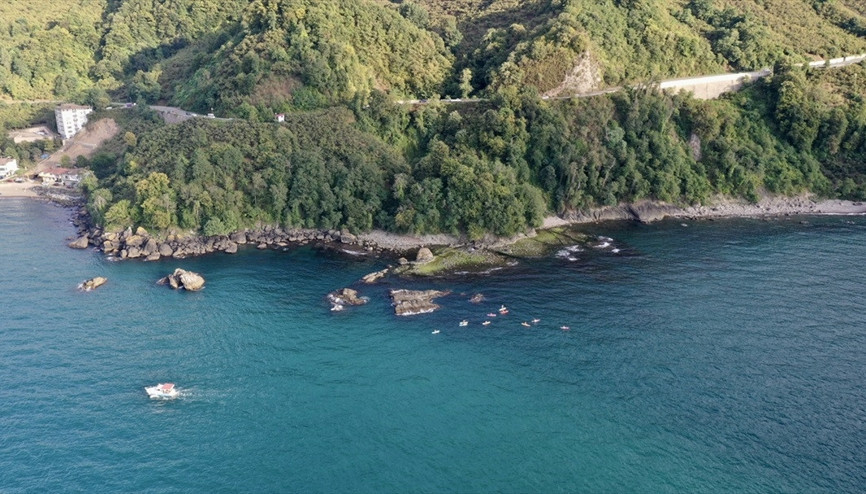 Karadeniz’in mavi sularında kürek sörfü keyfi