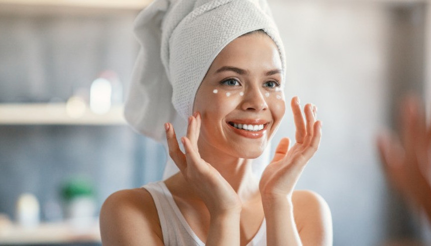 Göz çevresinde yeni trend: Eksozom kremleri gerçekten işe yarıyor mu