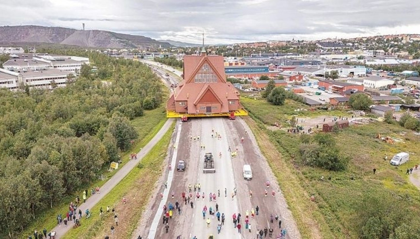 113 yıllık kilise 5 km taşındı