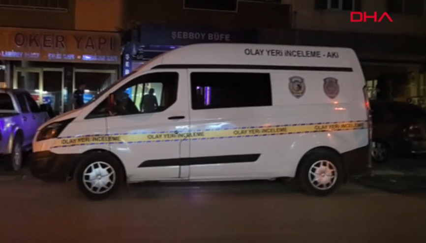 Araçla gelen şüpheliler, büfeye silahla ateş açtı