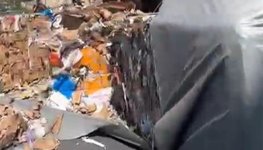 Başakşehir TEMde kamyon devrildi; kilometrelerce araç kuyruğu oluştu Başakşehir TEMde kamyon devrildi; kilometrelerce araç kuyruğu oluştu