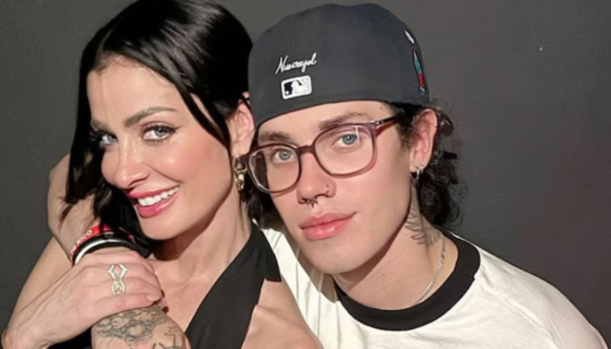 Ünlü şarkıcının yedi çocuğundan biri yeni yaşına girdi... Taçlı güzel annesi mutluluktan uçtu: Artık sadece oğlum değil arkadaşımsın