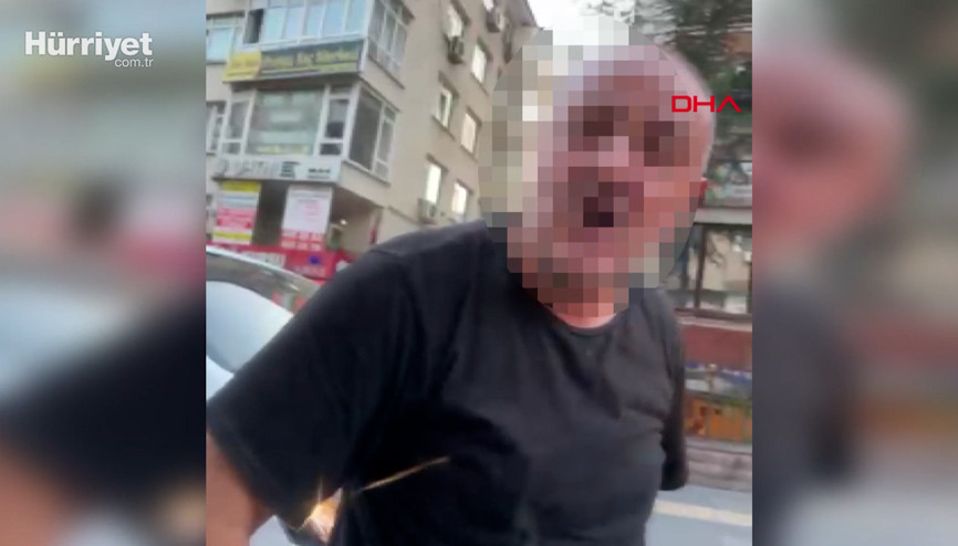 Ankarada trafikte yol verme kavgasında aracı yumrukladı; o anlar kamerada