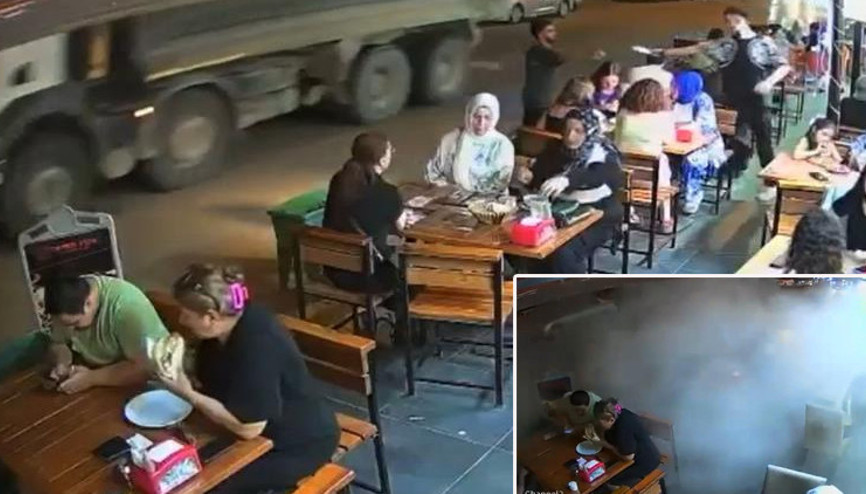 Yemek yerken neye uğradıklarını şaşırdılar Patlayan lastik tozu dumana kattı