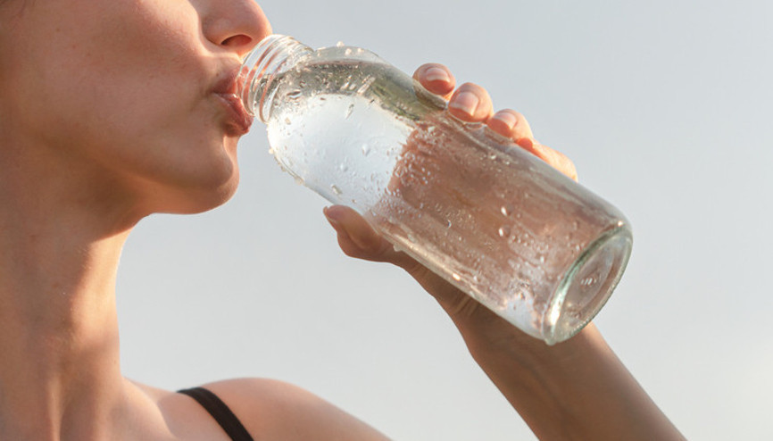 Sağlıklı diye çok su içmeye başladı, en sonunda su zehirlenmesi yaşadı