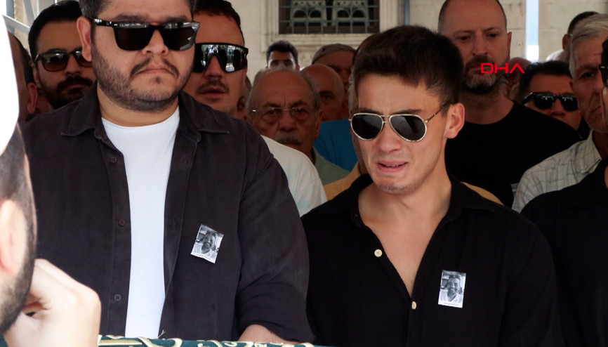Oyuncu Atakan Özkayanın babası son yolculuğuna uğurlandı