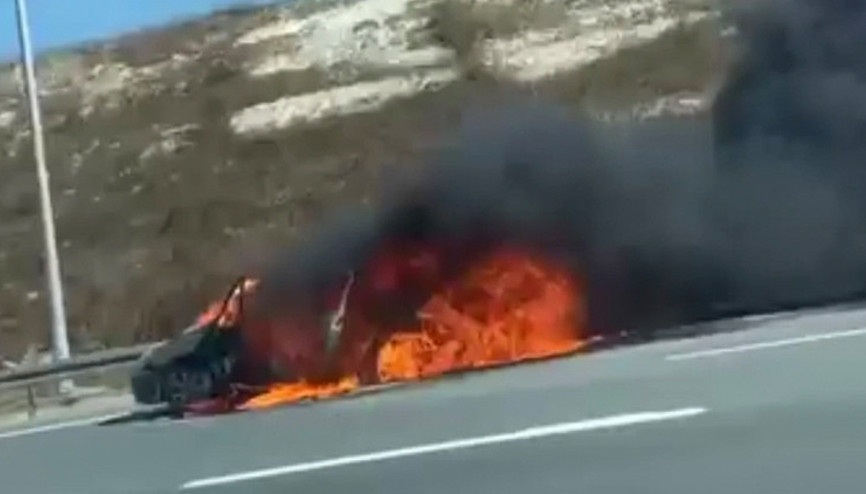 Kuzey Marmara Otoyolunda otomobil alev alev yandı
