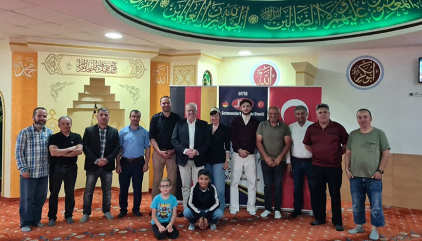Schwandorf Belediye Başkanı Andreas Feller ve eşine çiğ köfte ziyafeti Schwandorf Belediye Başkanı Andreas Feller ve eşine çiğ köfte ziyafeti