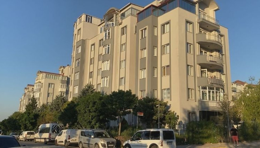 Kurye kılığında siteye sızdı Eşini silahla yaraladı, polisten kaçamayınca intihara kalkıştı