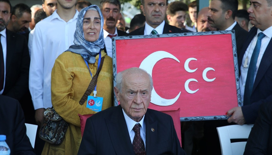 MHP Genel Başkanı Bahçeli, Ahlatta partililer ve vatandaşlarla buluştu